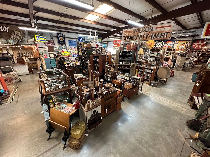 A Clean, Well-Organized Shopping Environment