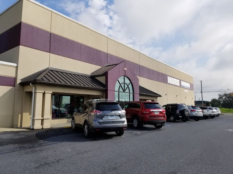 Plan Your Visit to Re-Uzit Shop