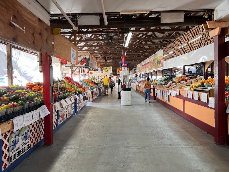 16 huge Florida flea markets you should visit 5 International Market World Flea and Farmers Market - Auburndale, Florida