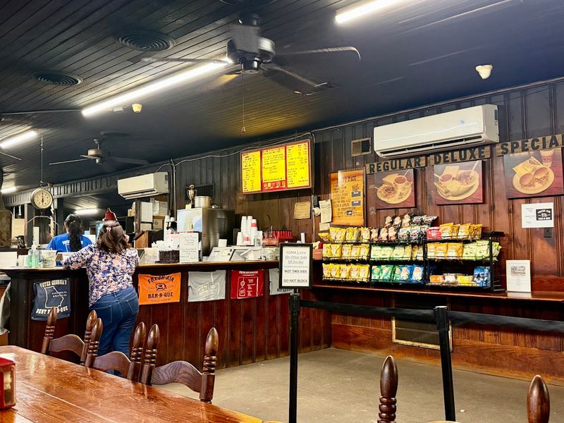 This Simple Georgia Restaurant Is Known For Serving Some Of The Best Barbecue In America 10 Friendly Staff Who Handle Any Crowd With Grace