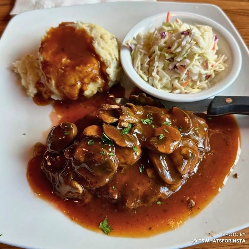 Chopped Sirloin with Gravy