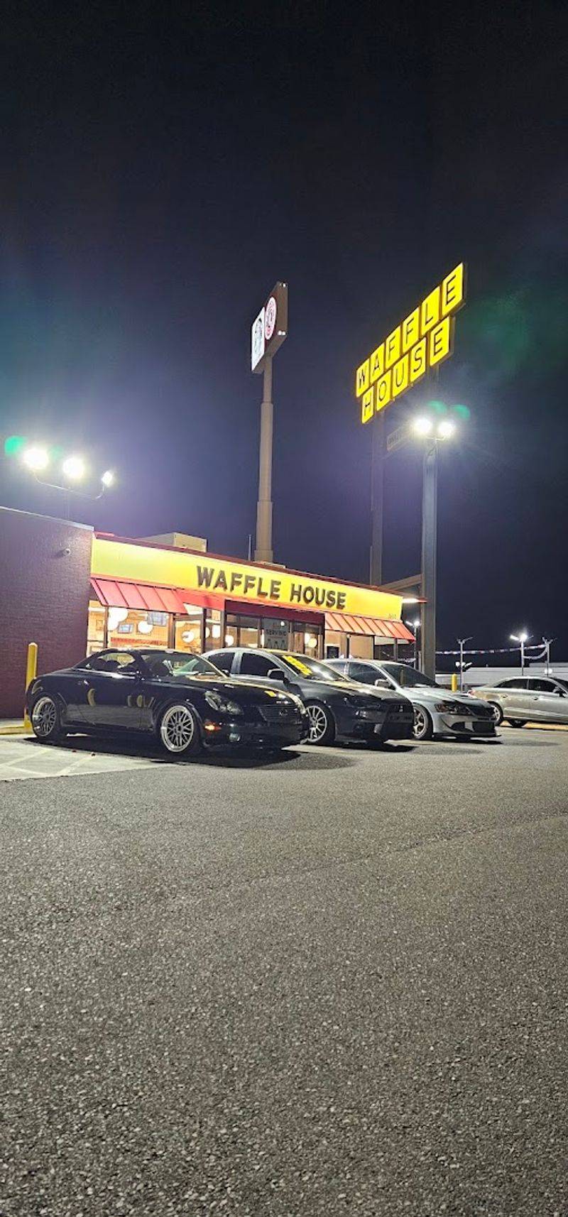 10 Arizona Late-Night Eats Locals Count On When the Night Runs Longer Than Expected 9 Waffle House - Phoenix, Arizona