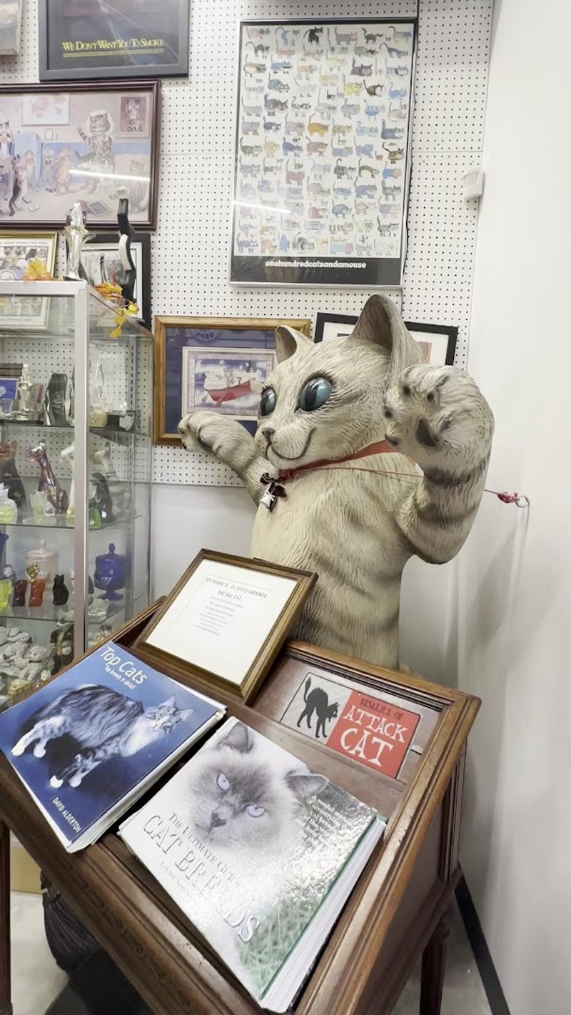 The TabbyCat Gift Shop Is a Cat Lover's Shopping Paradise