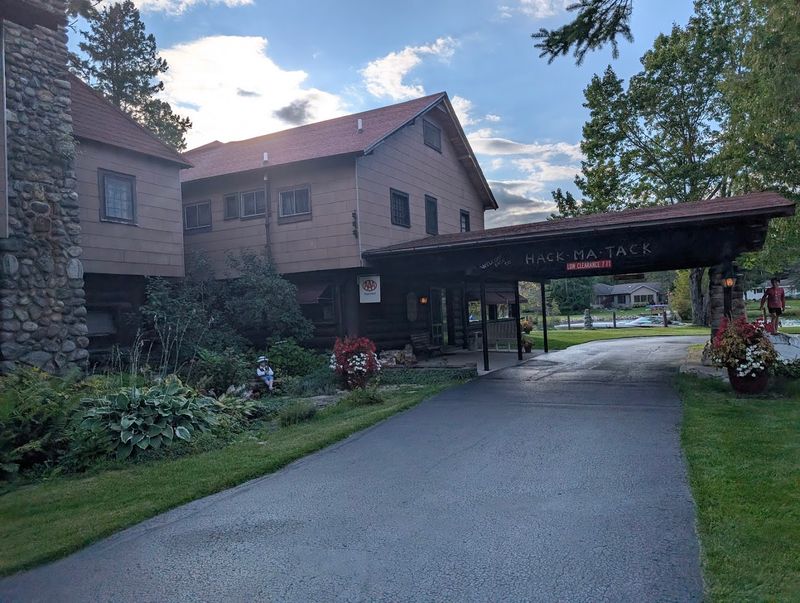 Hack-Ma-Tack Inn - Cheboygan, Michigan