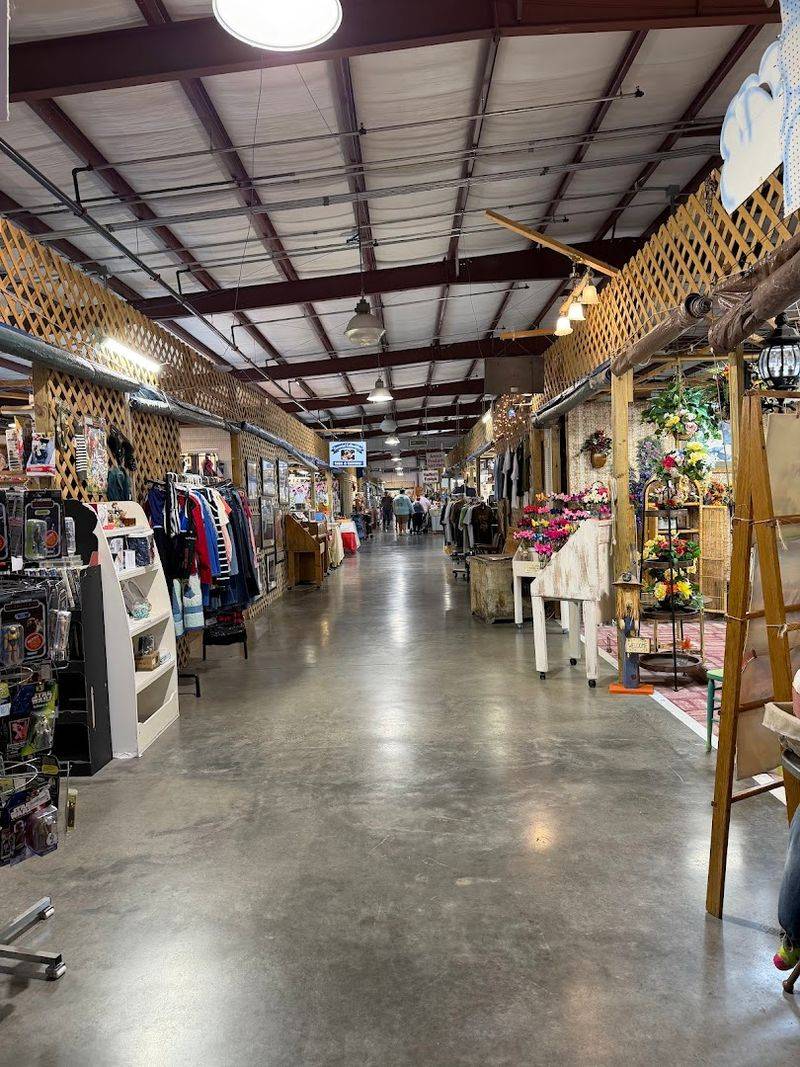Indoor Vendors: A Climate-Controlled Treasure Hunt