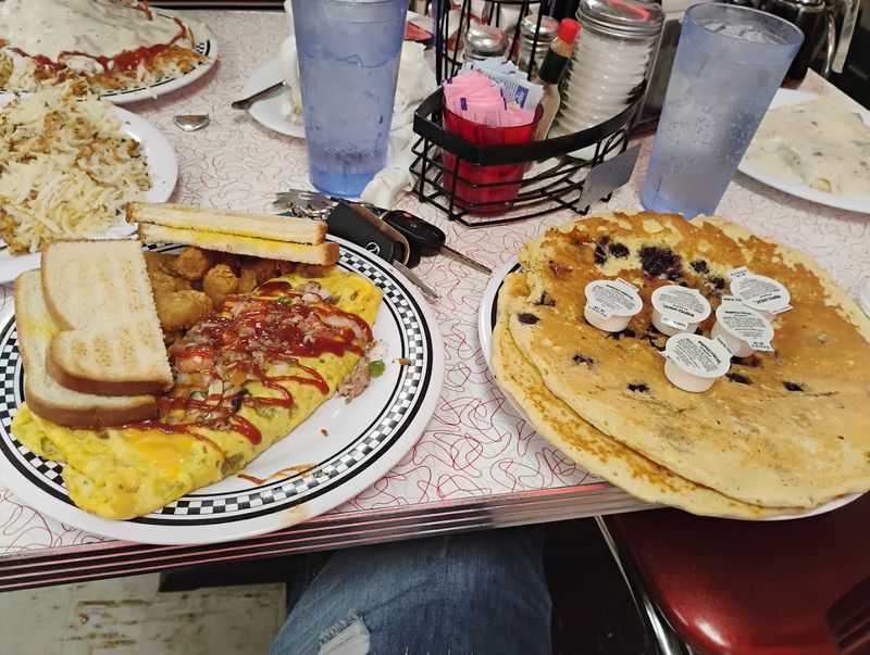 All-Day Breakfast That Keeps the Crowds Coming