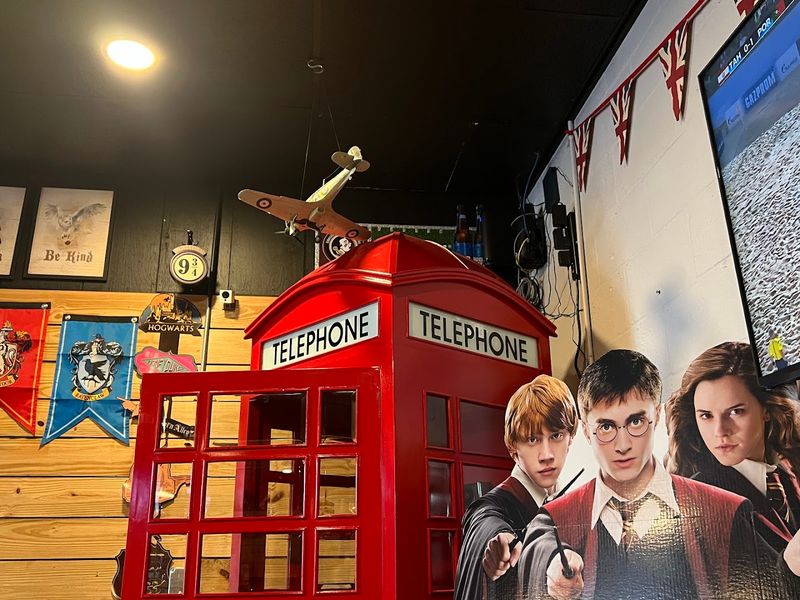 The Immersive British-Themed Decor