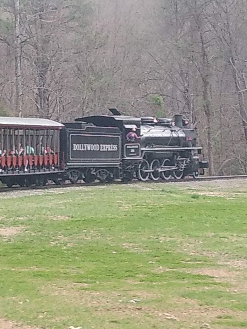 A Loop Around the Entire Dollywood Park