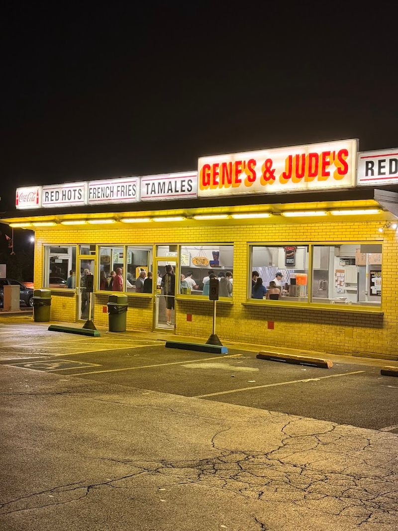 A Spot That Runs Late Into the Night