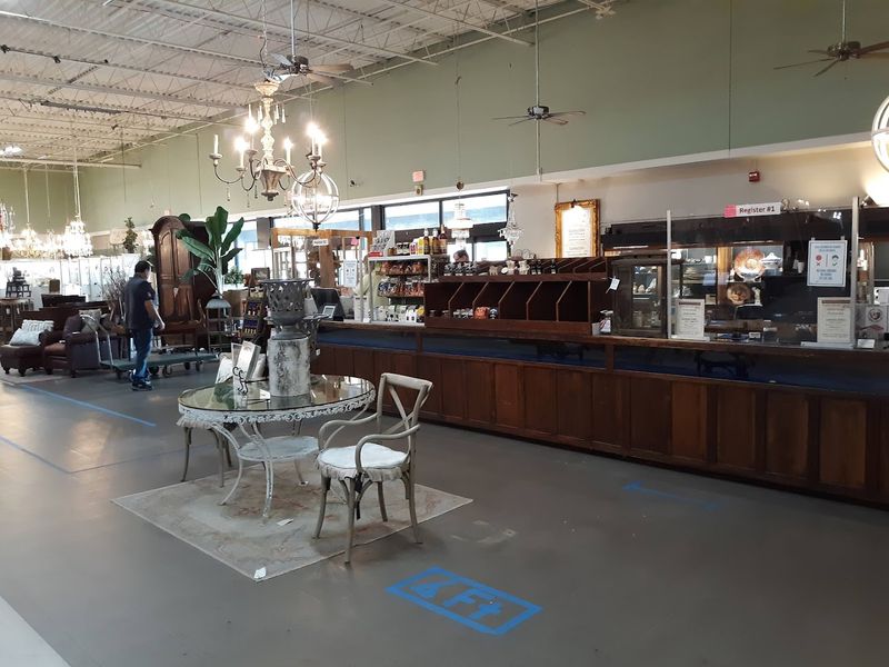 A Coffee Bar for the Mid-Browse Slump