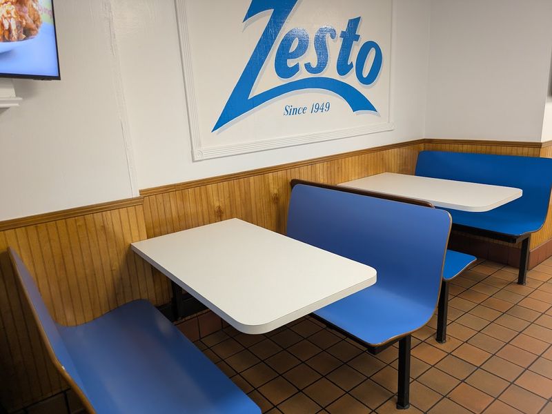 A Massive and Welcoming Dining Space