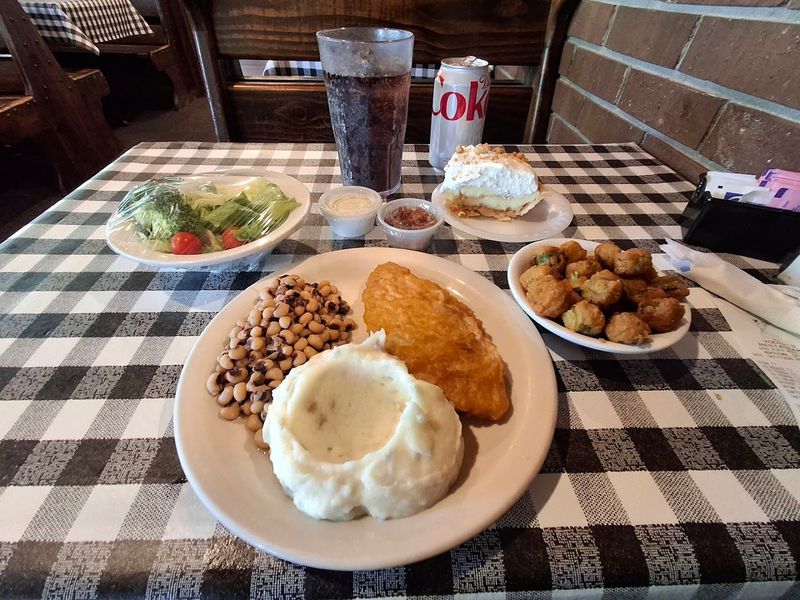 Cafeteria-Style Dining Experience