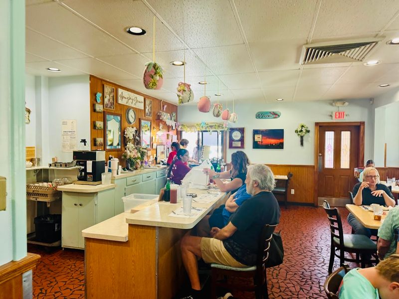 The No-Frills, All-Charm Atmosphere