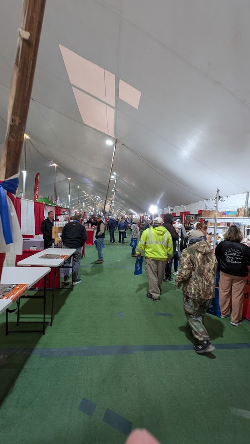 This huge Arizona flea market is known for surprisingly great deals 12 Cash Is King: Tips for Smart Shopping at the Market