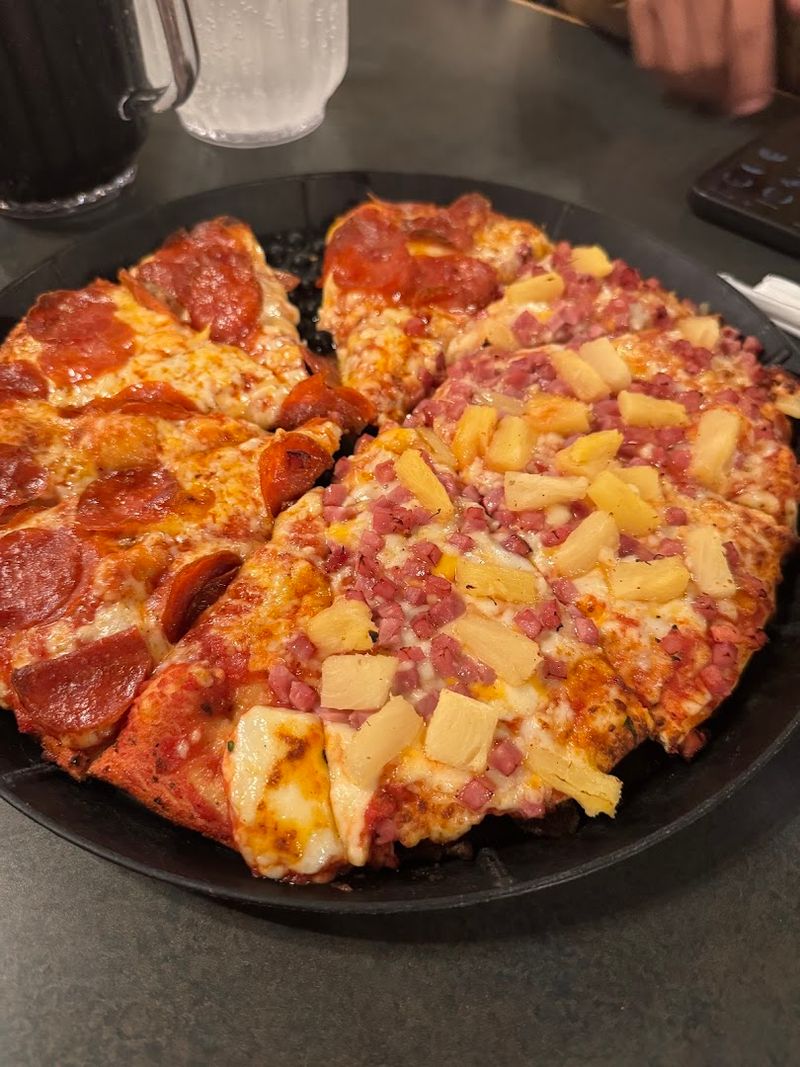 The Hawaiian Pizza That Keeps People Coming Back