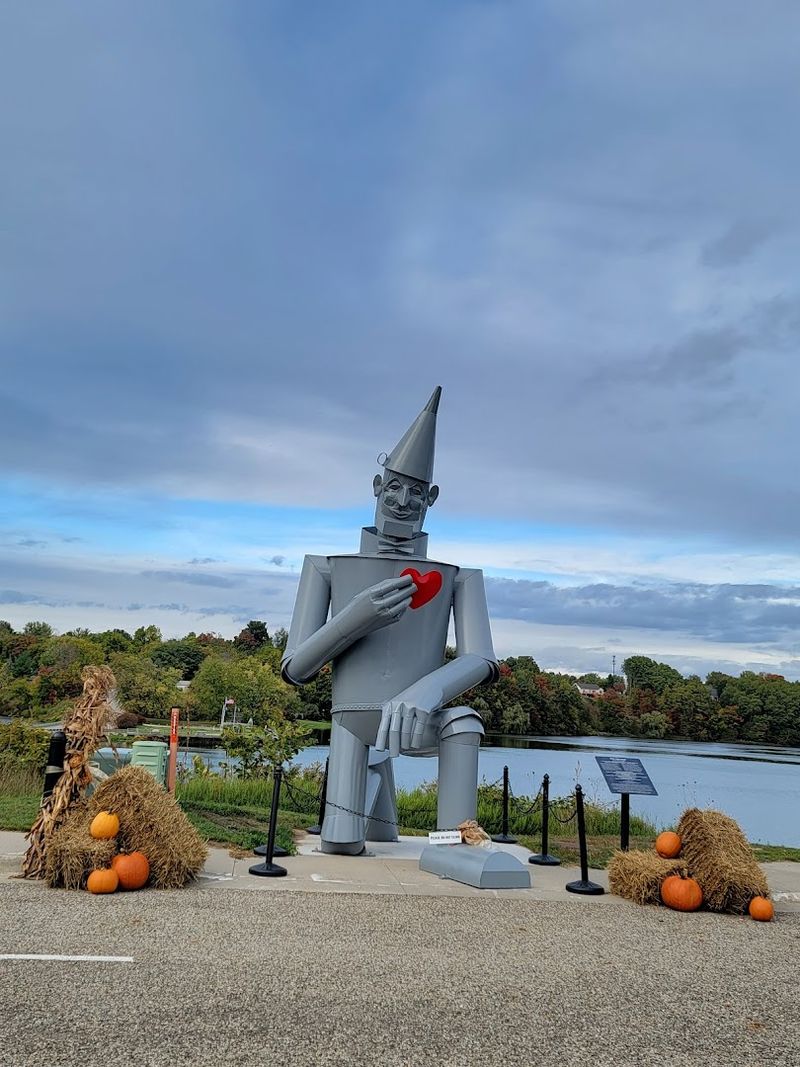 The Lakeside Setting That Makes Every Photo Stunning
