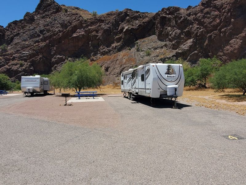 Spacious RV and Tent Campsites