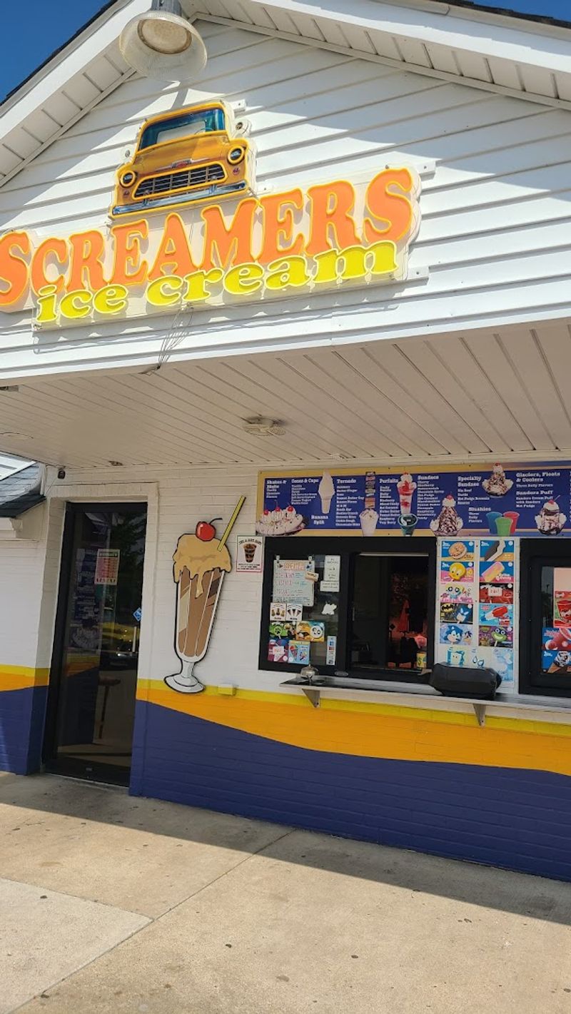 This Michigan Ice Cream Shop With A Horror Theme And Mini Golf Is Truly Unique 3 Mini Golf Right Alongside Your Ice Cream