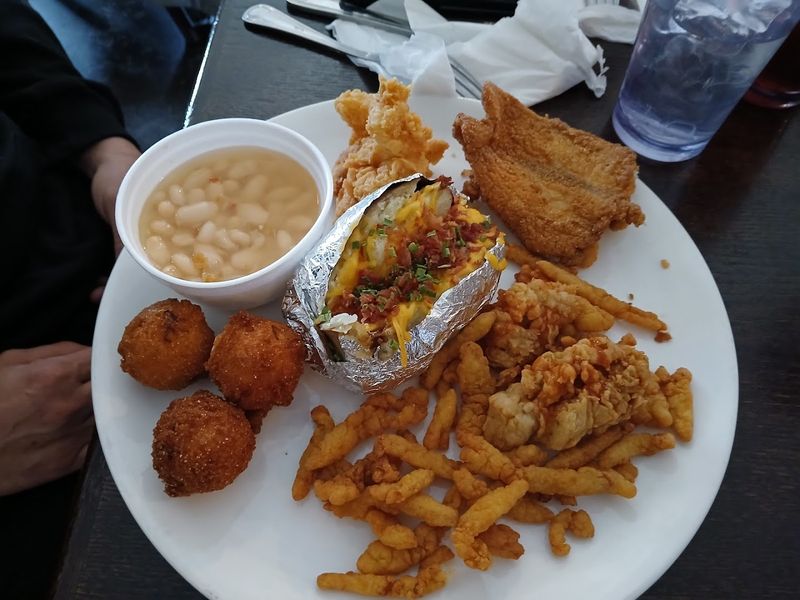 Shrimp, Chicken, Clams, and Combo Plates for Every Appetite