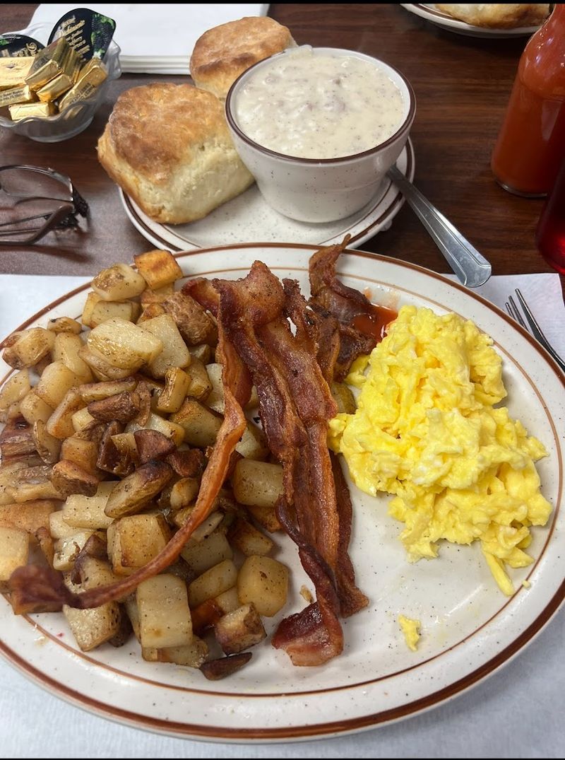 Hours That Reward the Early-Rising Breakfast Lover