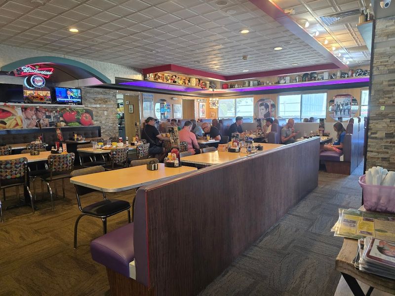 Retro 1950s Atmosphere That Sets the Mood