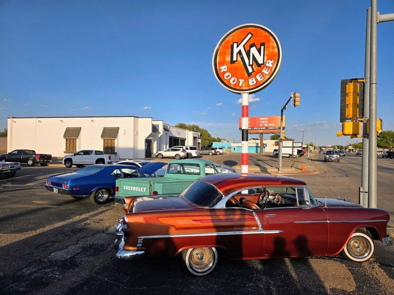 This unassuming Texas restaurant serves what might be the best root beer around 3 A Drive-In Experience That Feels Like Time Travel