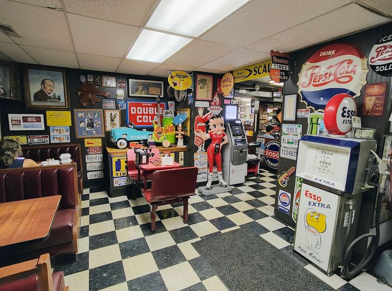 Retro 1950s Diner Atmosphere