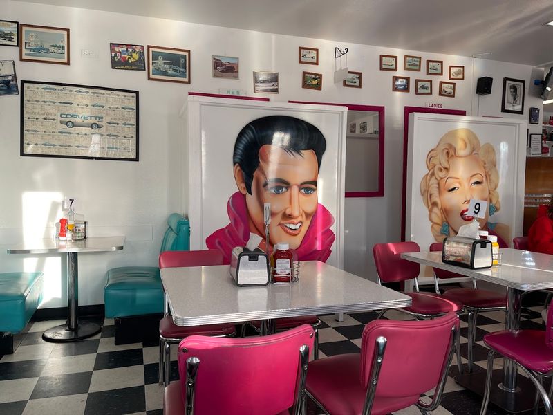 Iconic 1950s Retro Atmosphere and Decor