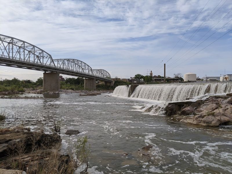 The Llano Municipal Park: Family Fun Along the River