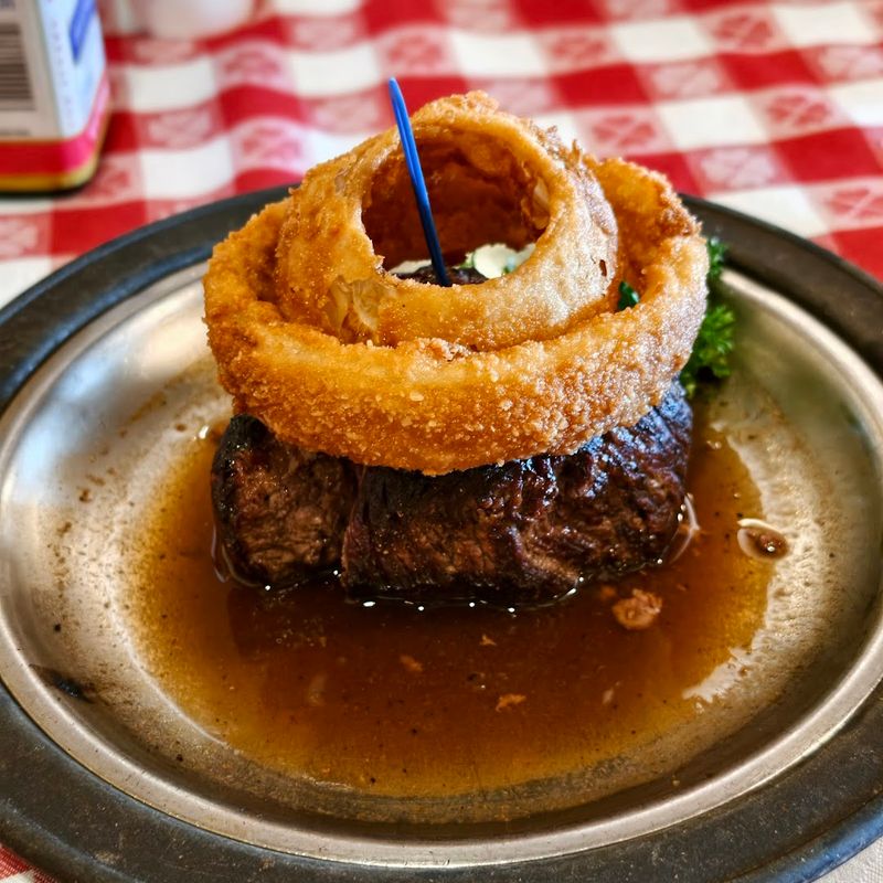 What Makes Merichka's a True Illinois Landmark