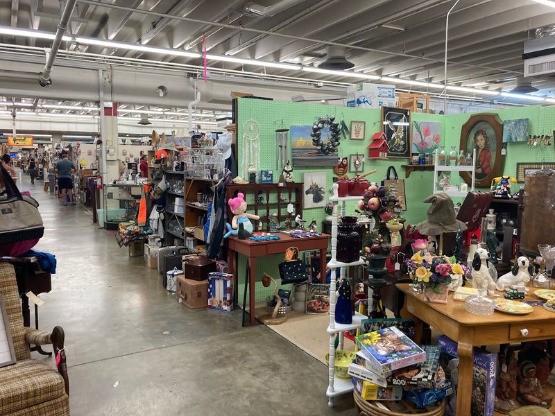 Hundreds of Vendor Booths Means Something for Everyone