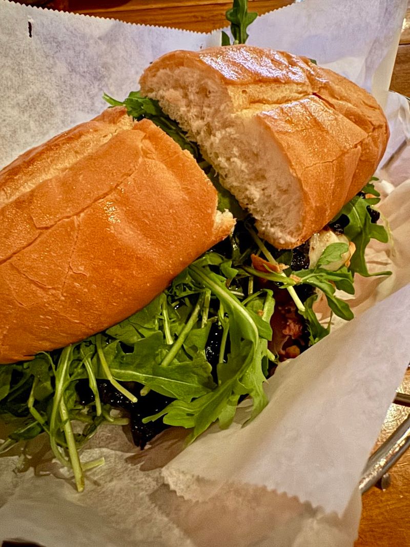 This California sandwich spot is serving the kind of sandwich locals swear is worth the traffic 6 Fried Chicken Sandwich That Deserves Its Own Fan Club
