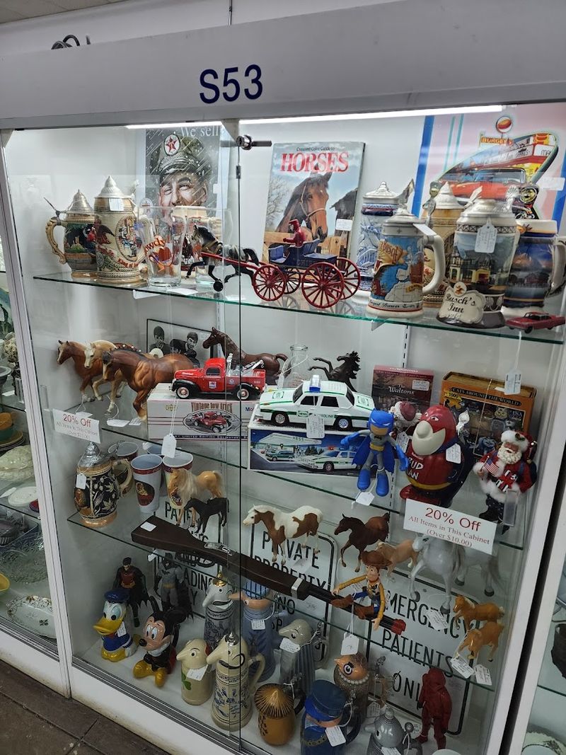 Vintage Toys and Lunchboxes Are a Real Draw