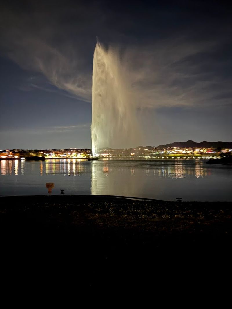 This famous Arizona fountain is an incredible sight you can enjoy for free 3 Nighttime Fountain Lights