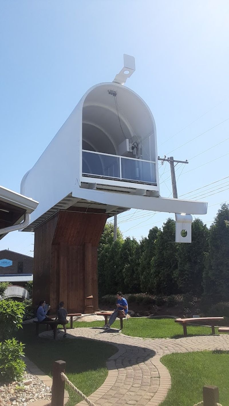 The World's Largest Mailbox