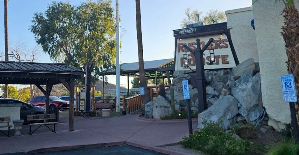 This Arizona restaurant lets you dine surrounded by animatronic animals