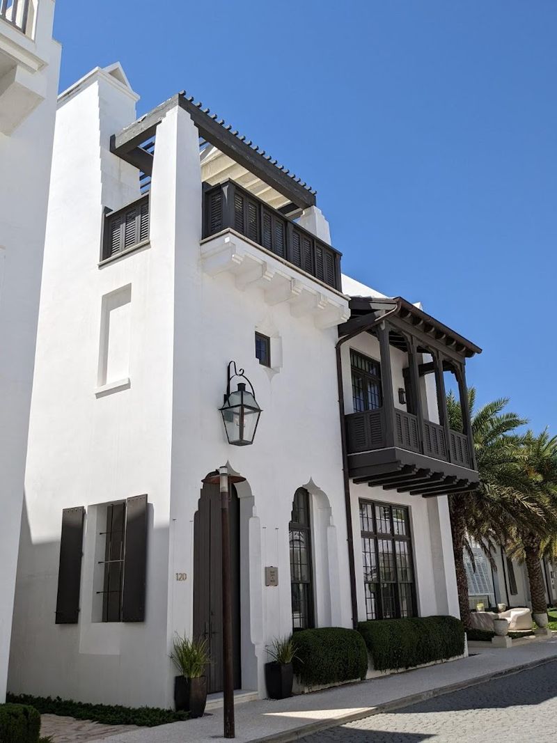 The All-White Architecture That Steals Every Glance