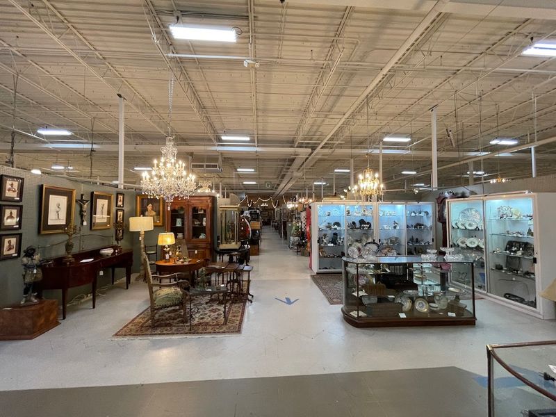 Over 300 Dealers Under One Roof