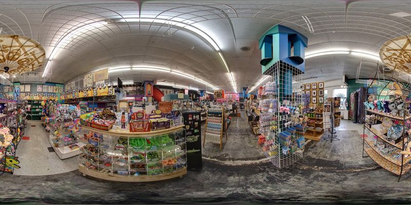 This Huge Vintage Store In Georgia Offers Thousands Of Finds At Rock-Bottom Prices 2 The Massive Store Size That Blows Everyone Away