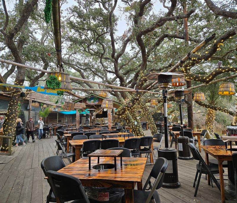 The Outdoor Waterfront Atmosphere That Steals the Show