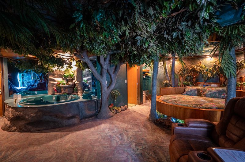 The Crystal Cave Room