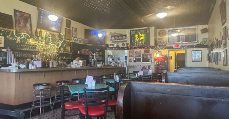 This Virginia Diner Serves Old-School Comfort Food In The Kind Of Place Locals Never Forget