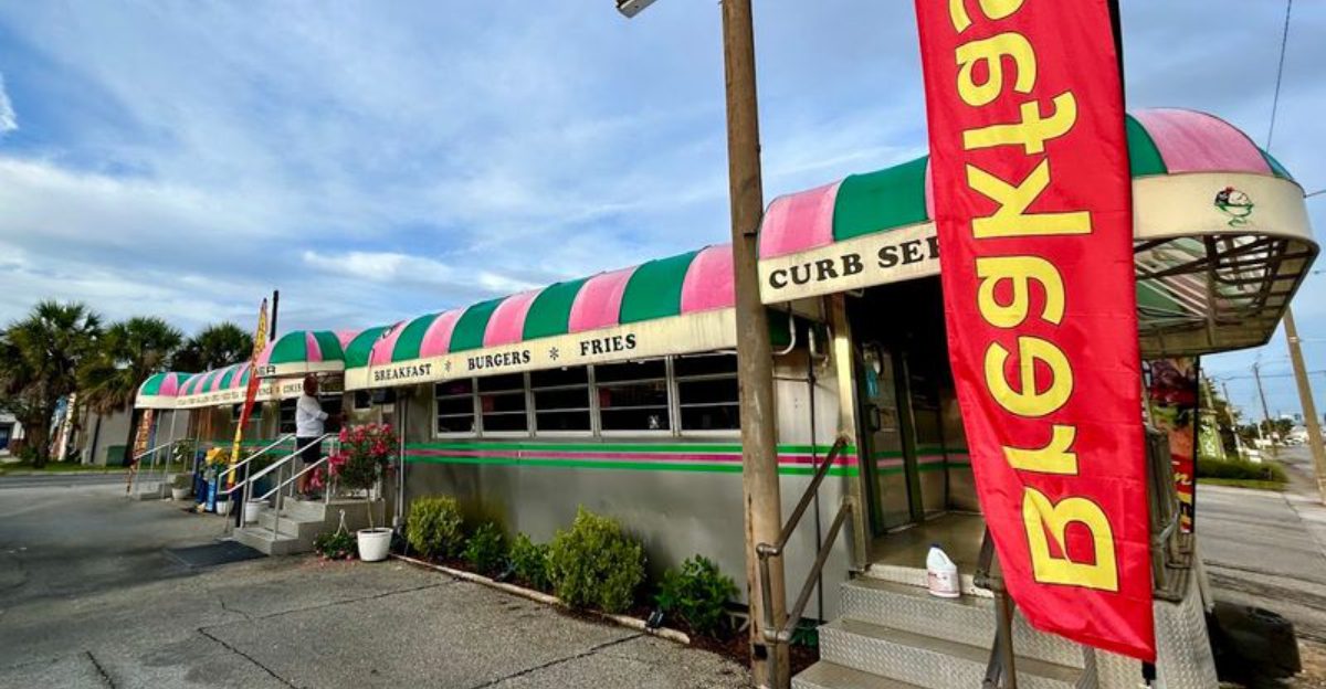 This classic Florida diner brings back the feel of the 1950s