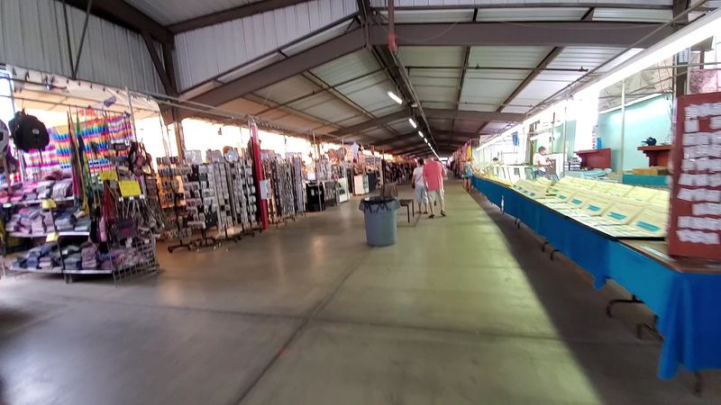 This huge Arizona flea market is known for its incredibly low prices 2 Massive Size That Will Leave You Speechless