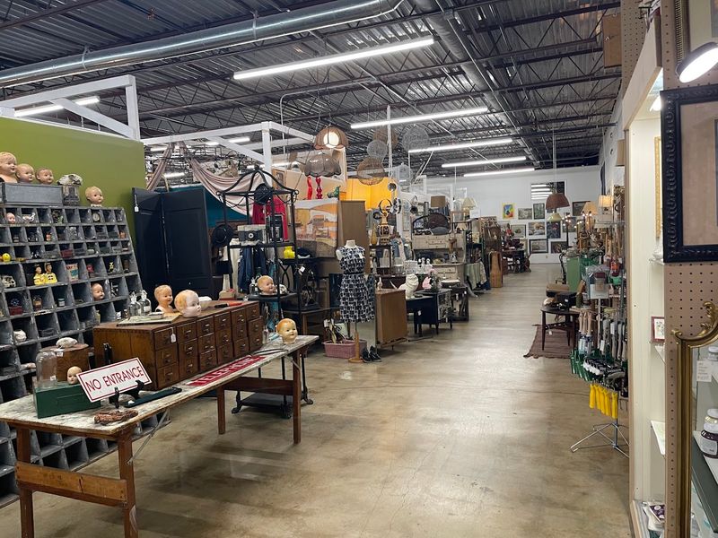 This huge antique store in Tennessee is worth a visit 2 A Store That Is Much Bigger Than It Looks