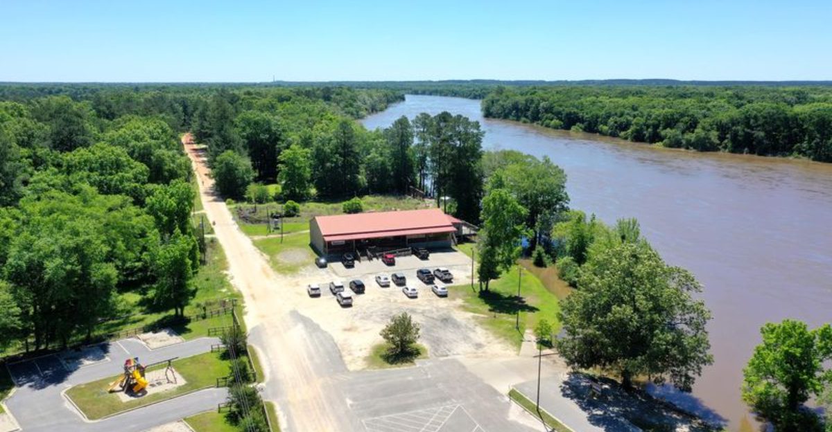 This middle of nowhere Georgia restaurant is known for serving some of the best steaks