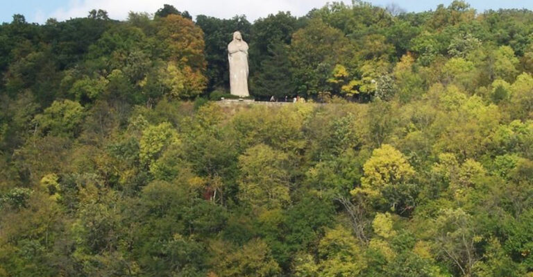 This small Illinois state park is surprisingly beautiful and hard to overlook