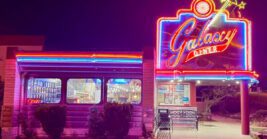 This vintage Arizona spot brings the 1950s back to life