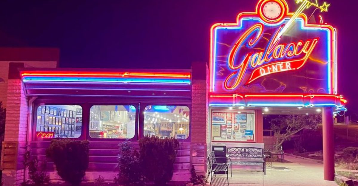 This vintage Arizona spot brings the 1950s back to life