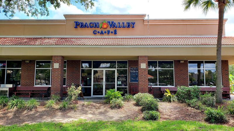 18 Florida Brunch Spots Where People Line Up Before the Doors Even Open 19 Peach Valley Cafe - Gainesville, Florida